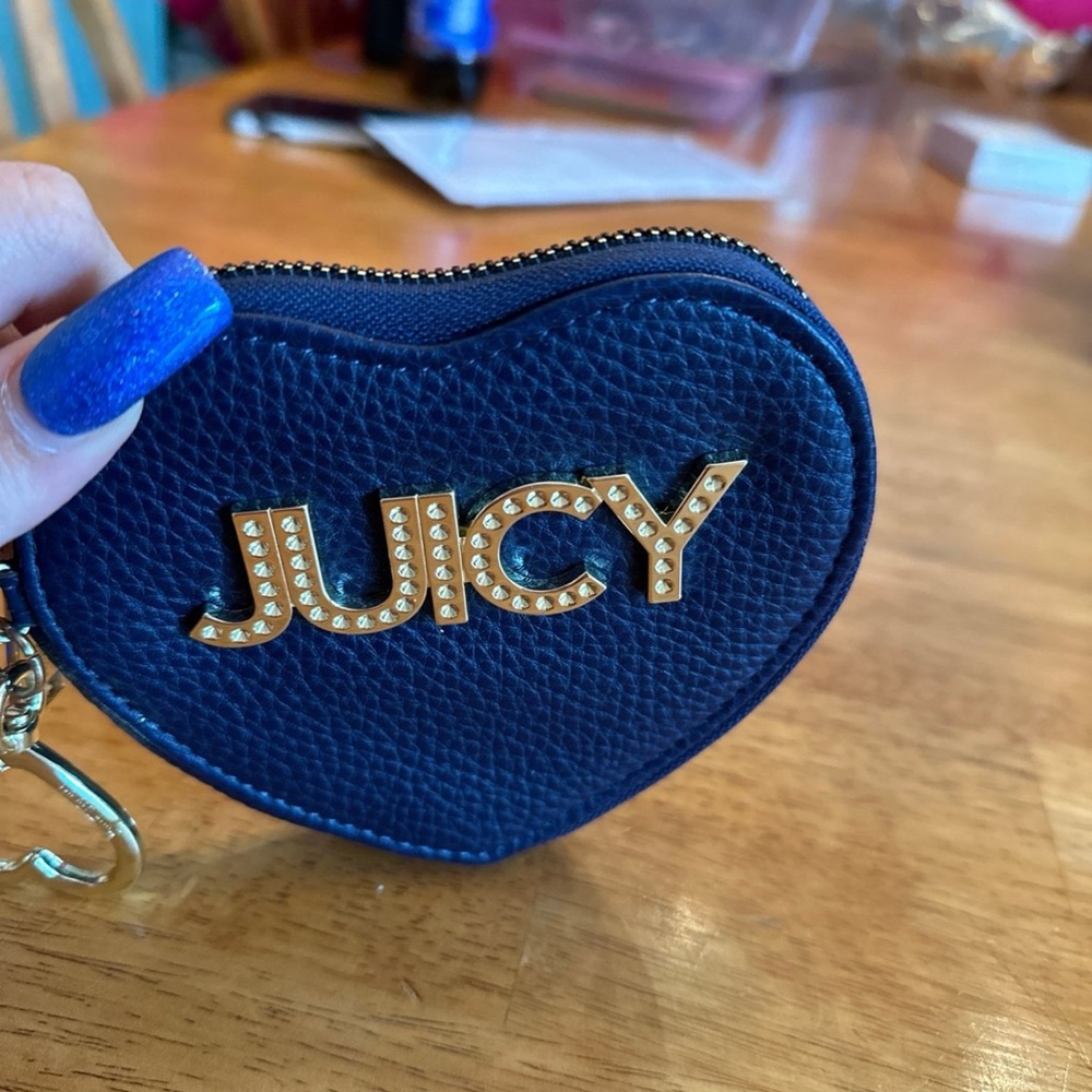 Juicy couture change purse used in great condition